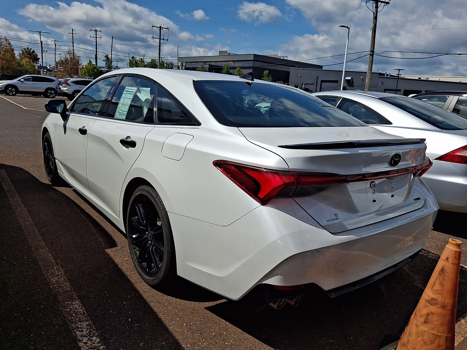 Used 2021 Toyota Avalon XSE FWD image 3