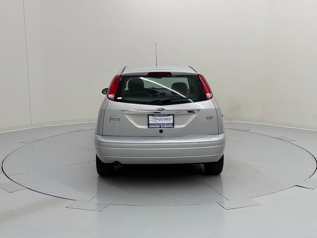 Used 2002 Ford Focus ZX5 Hatchback FWD image 4