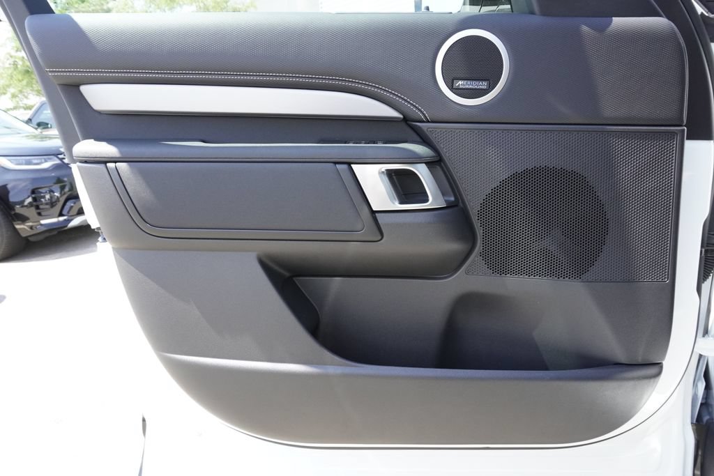 New 2026 Land Rover Discovery Dynamic SE AWD/4WD image 17