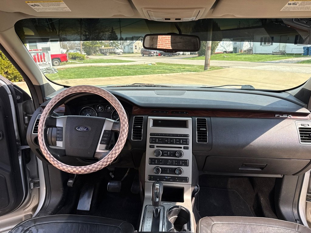 Used 2010 Ford Flex SEL FWD image 9