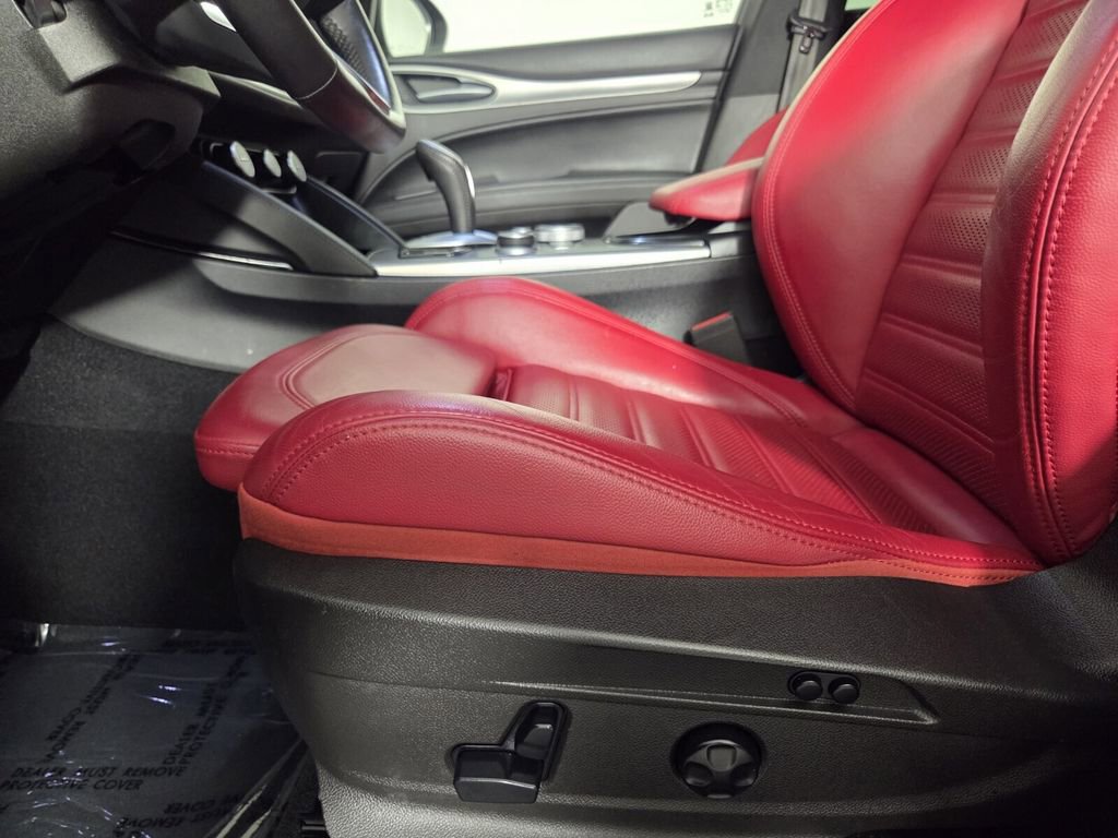 Used 2024 Alfa Romeo Stelvio Veloce image 12