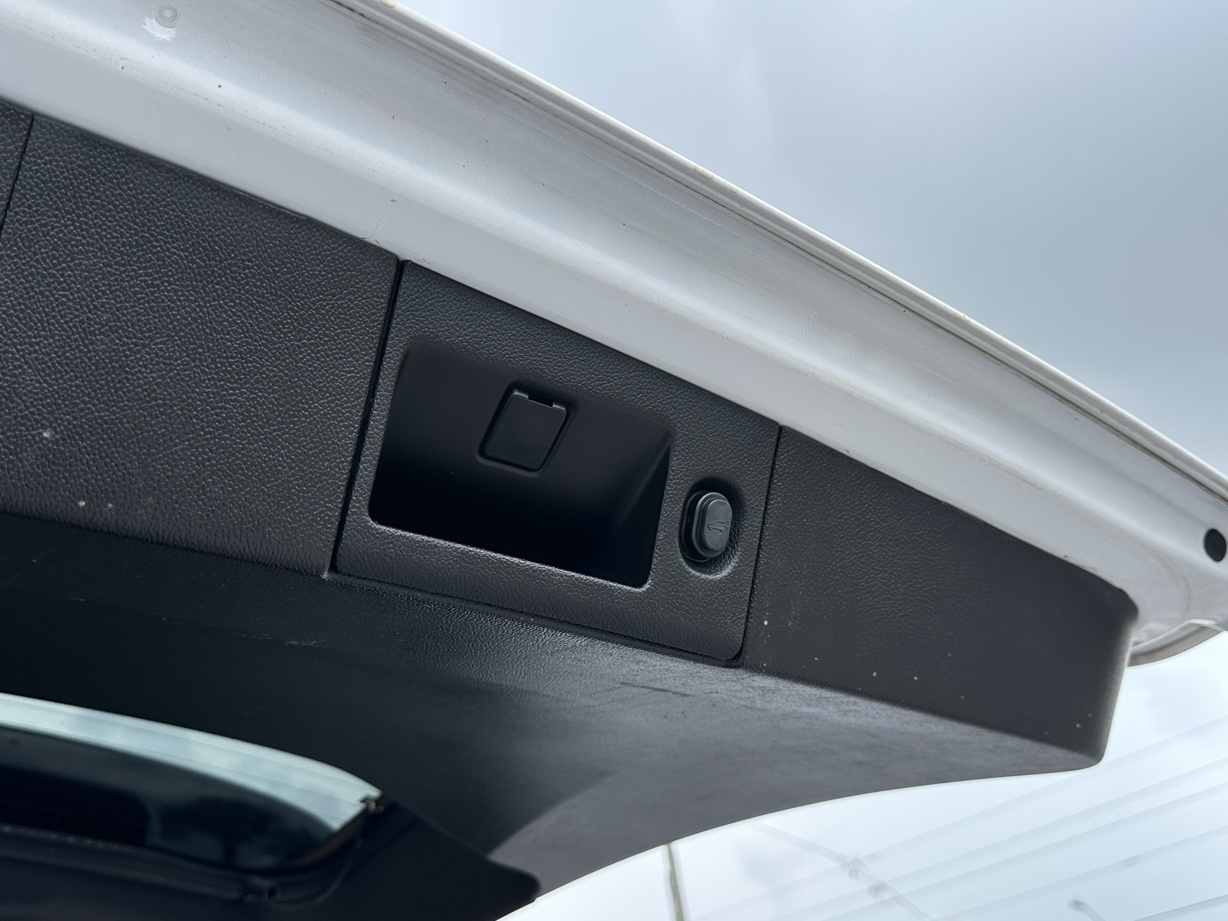 Certified 2019 Chevrolet Suburban LT RWD image 11