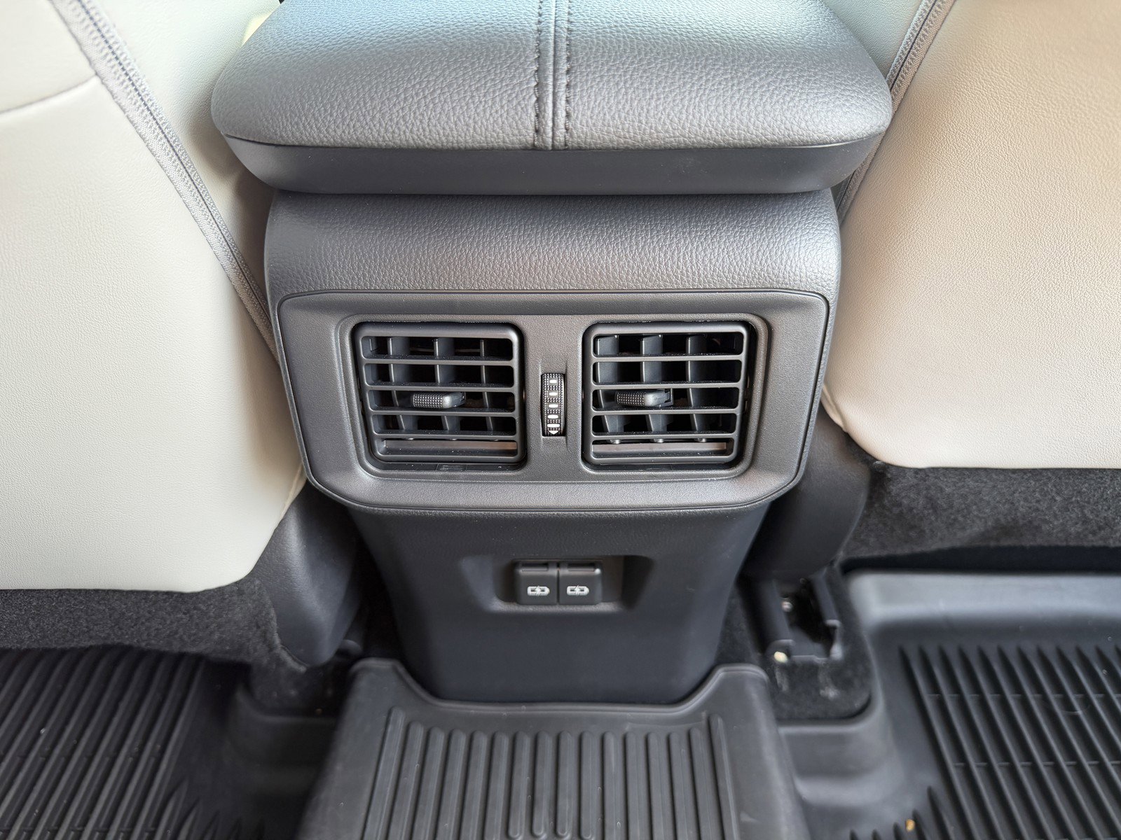 Used 2025 Toyota RAV4 XLE Premium image 15