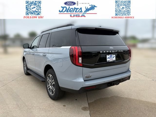 Certified 2025 Ford Expedition Active AWD/4WD image 3