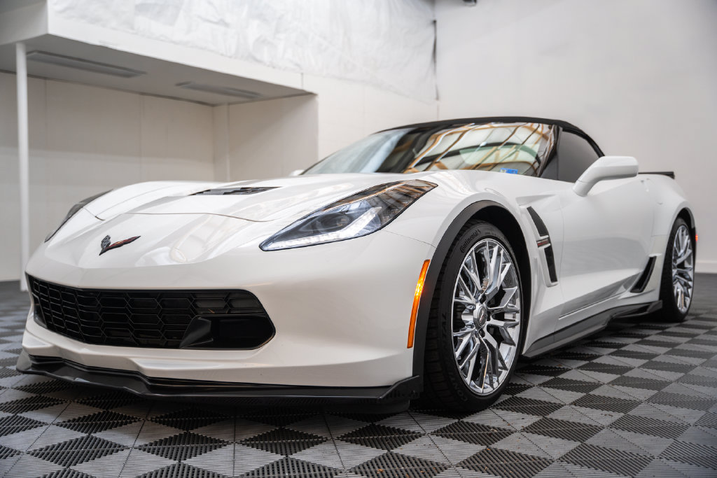 Used 2017 Chevrolet Corvette Grand Sport w/ Carbon Flash Badge Package RWD image 28