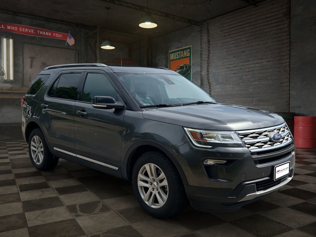 Used 2018 Ford Explorer XLT w/ Equipment Group 202A AWD/4WD image 2