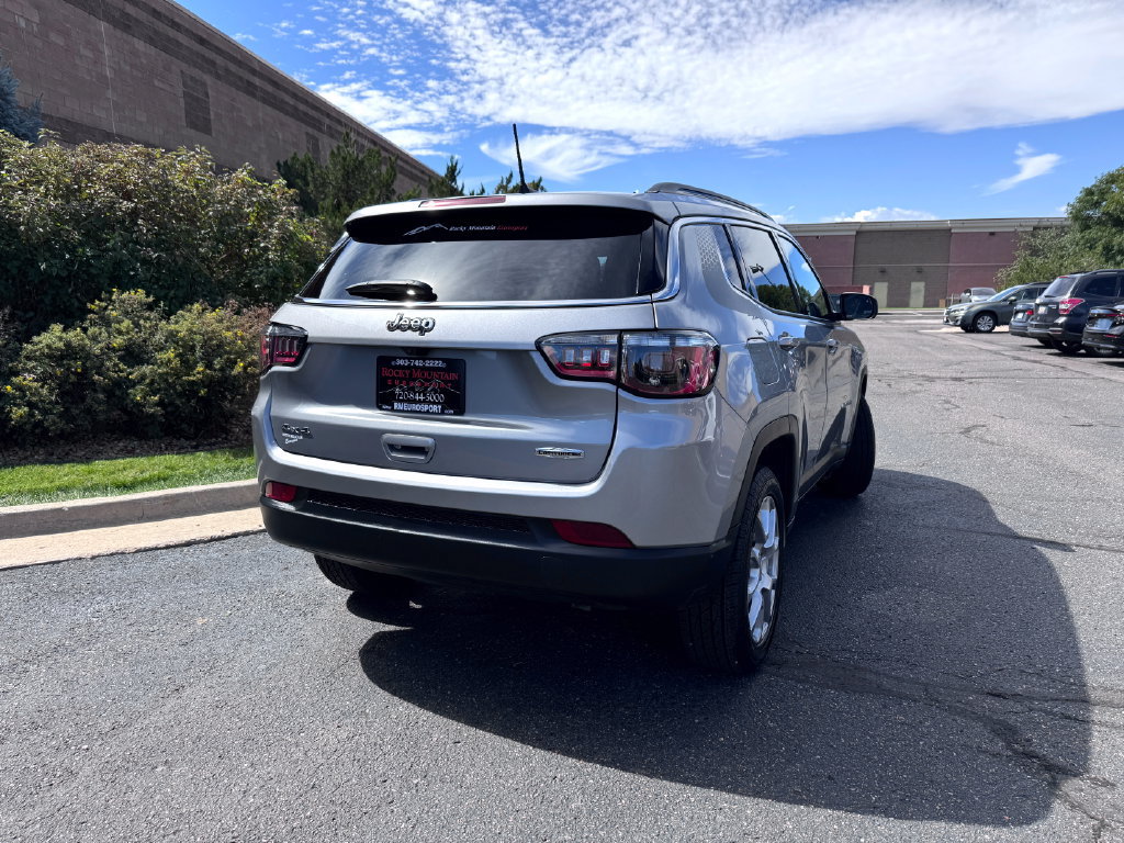 Used 2022 Jeep Compass Latitude w/ Mopar Graphics Package AWD/4WD image 6