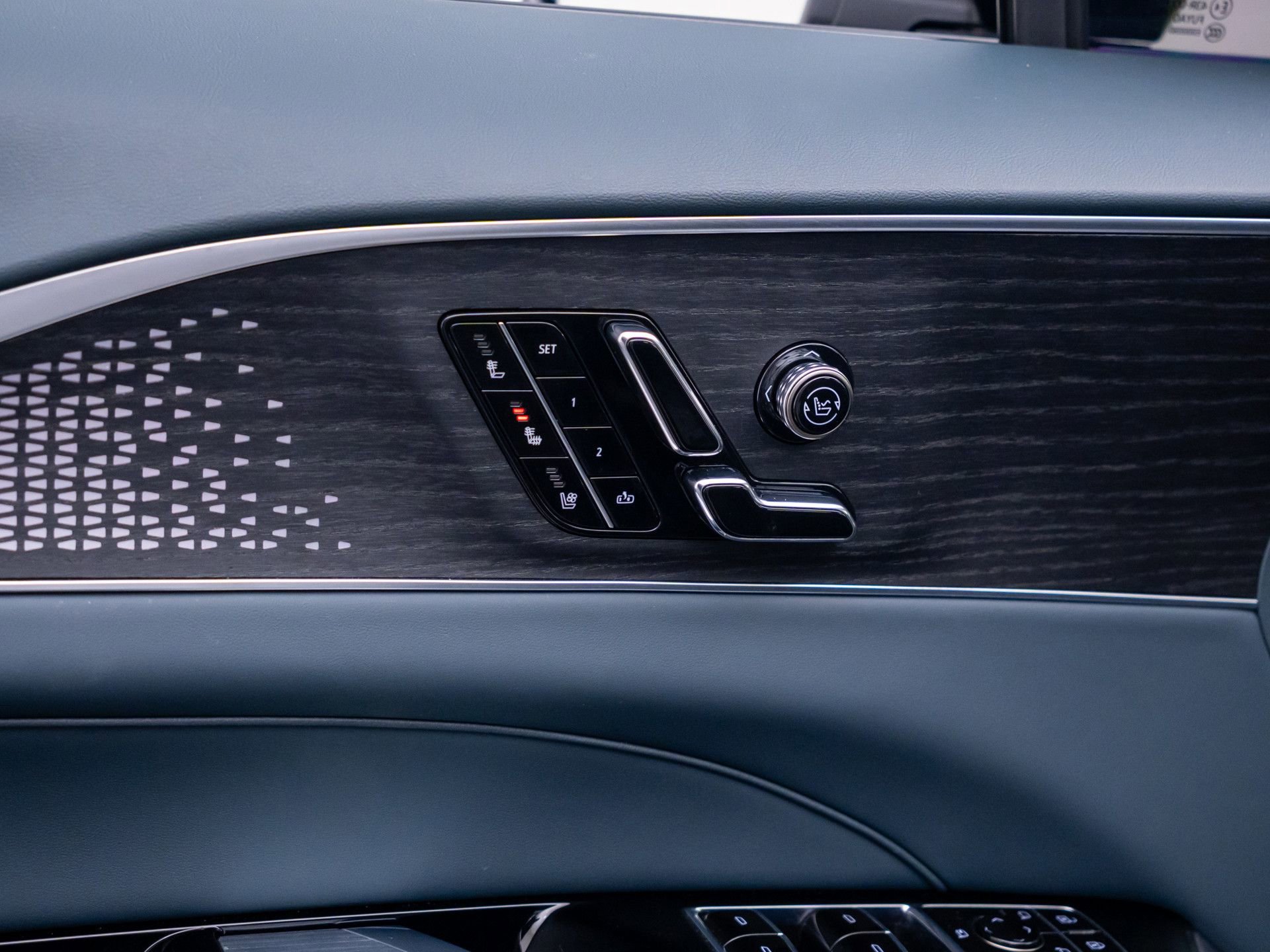 Certified 2025 Cadillac Lyriq Sport w/ Nappa Leather Package image 17