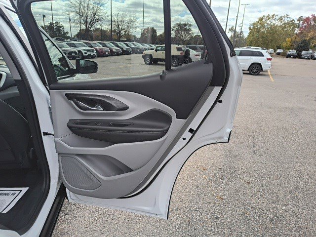 Used 2023 GMC Terrain SLE w/ Driver Convenience Package image 15