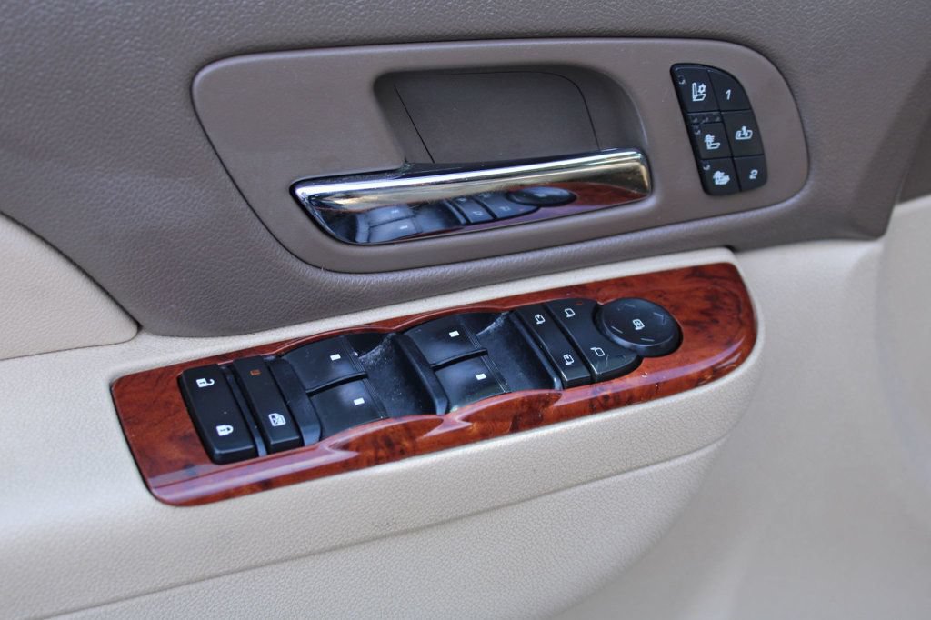 Used 2011 Chevrolet Suburban LTZ RWD image 34