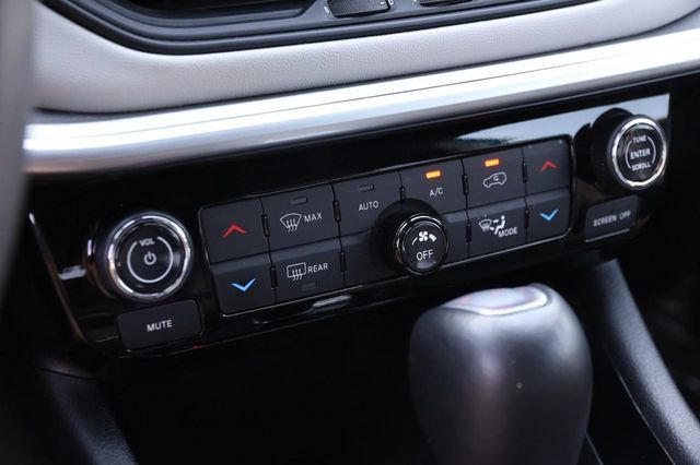Used 2025 Jeep Compass Limited AWD/4WD image 19