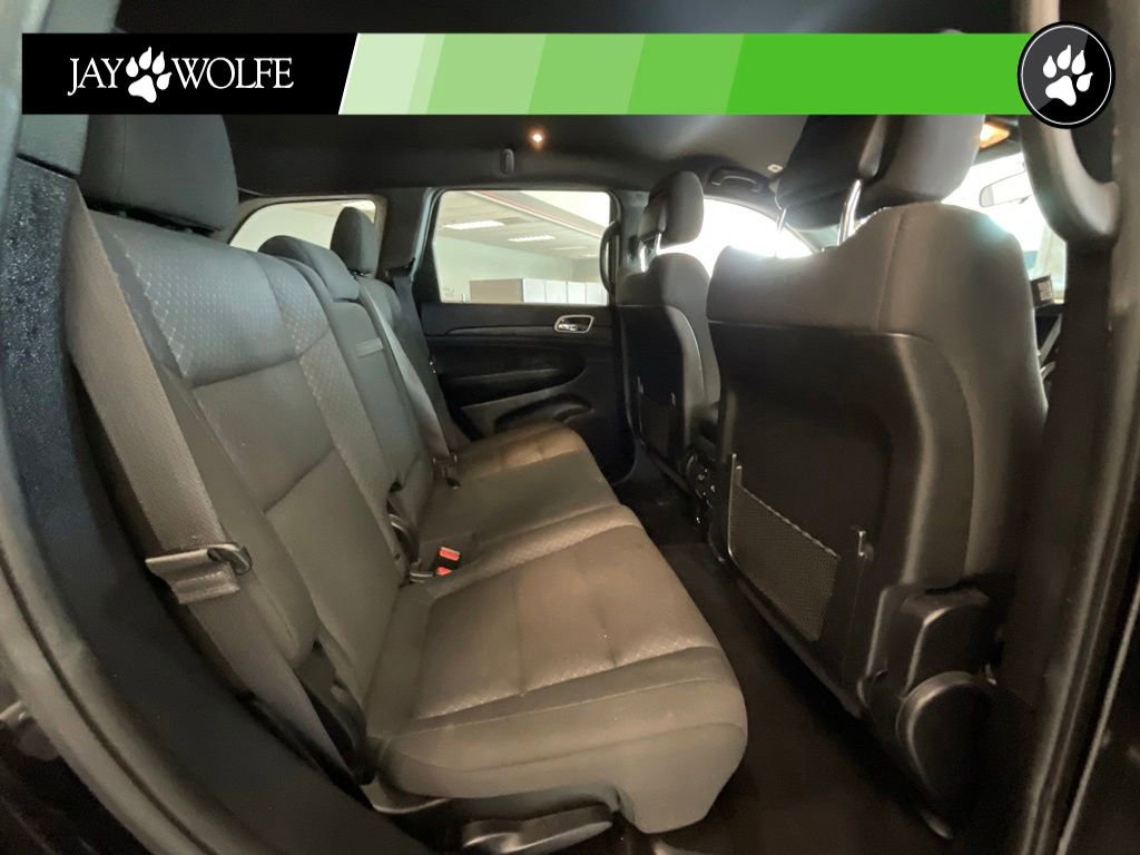 Used 2019 Jeep Grand Cherokee Laredo w/ Security & Convenience Group AWD/4WD image 19