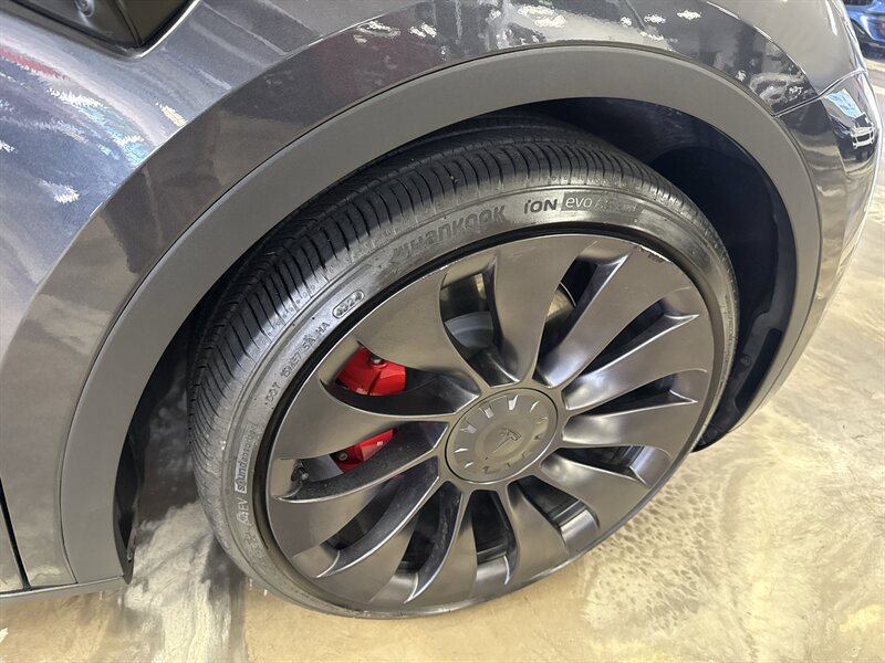 Used 2024 Tesla Model Y Performance AWD/4WD image 9