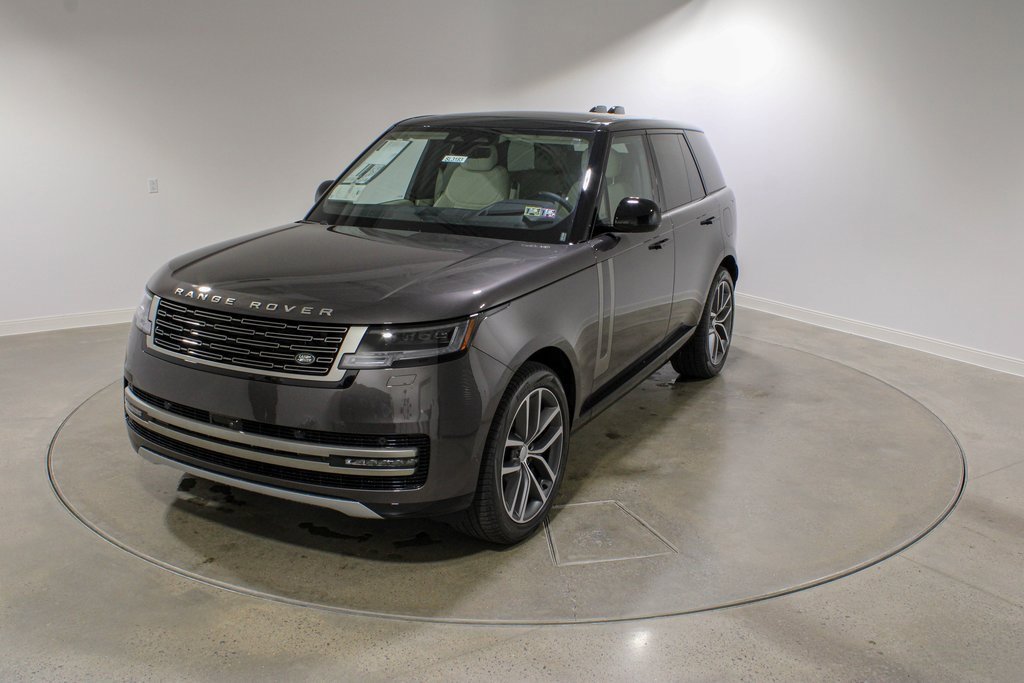 New 2025 Land Rover Range Rover SE
