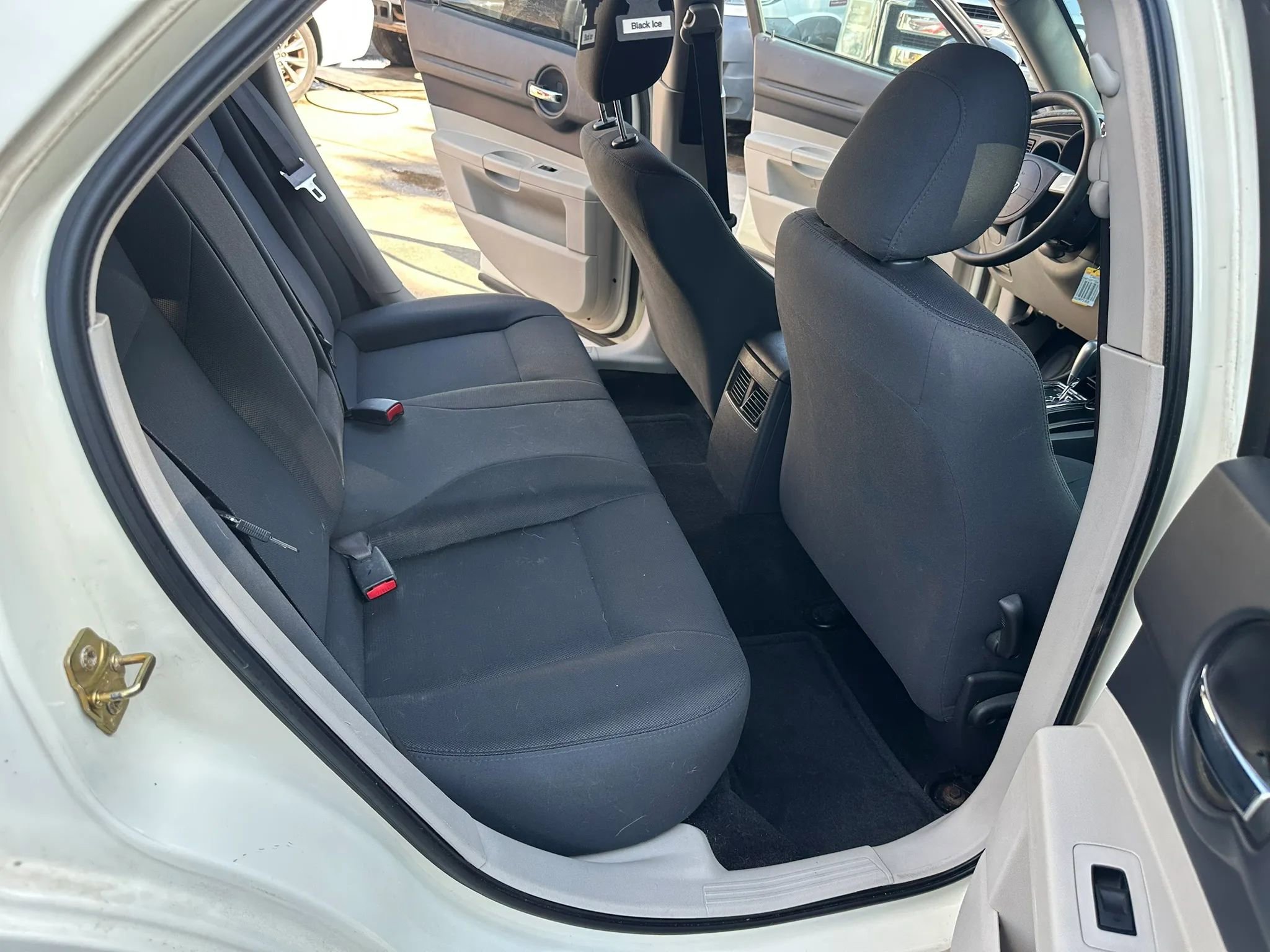 Used 2005 Dodge Magnum SE w/ Convenience Group I RWD image 16