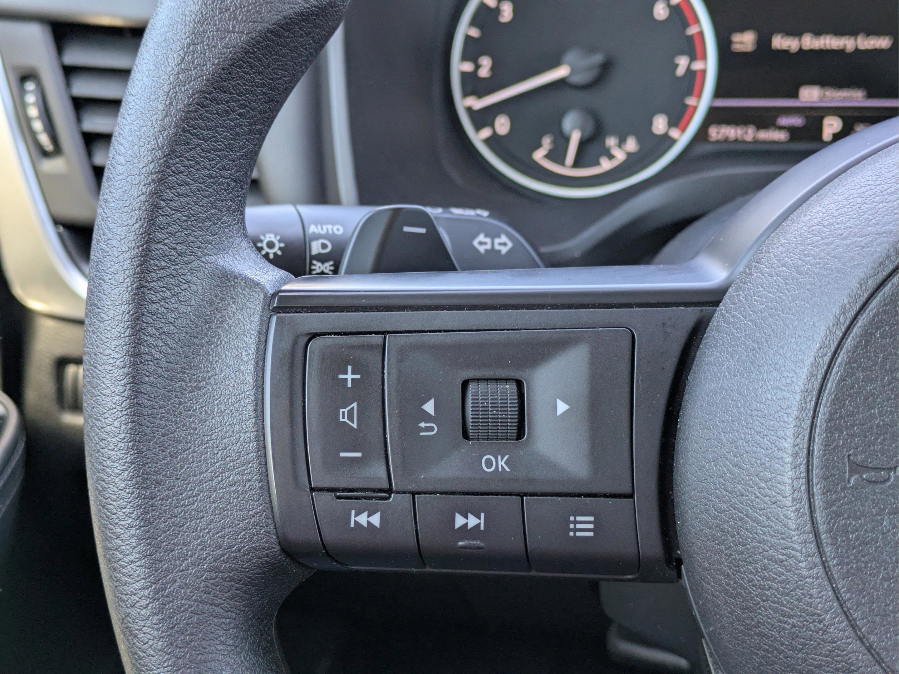 Used 2024 Nissan Rogue SV image 26