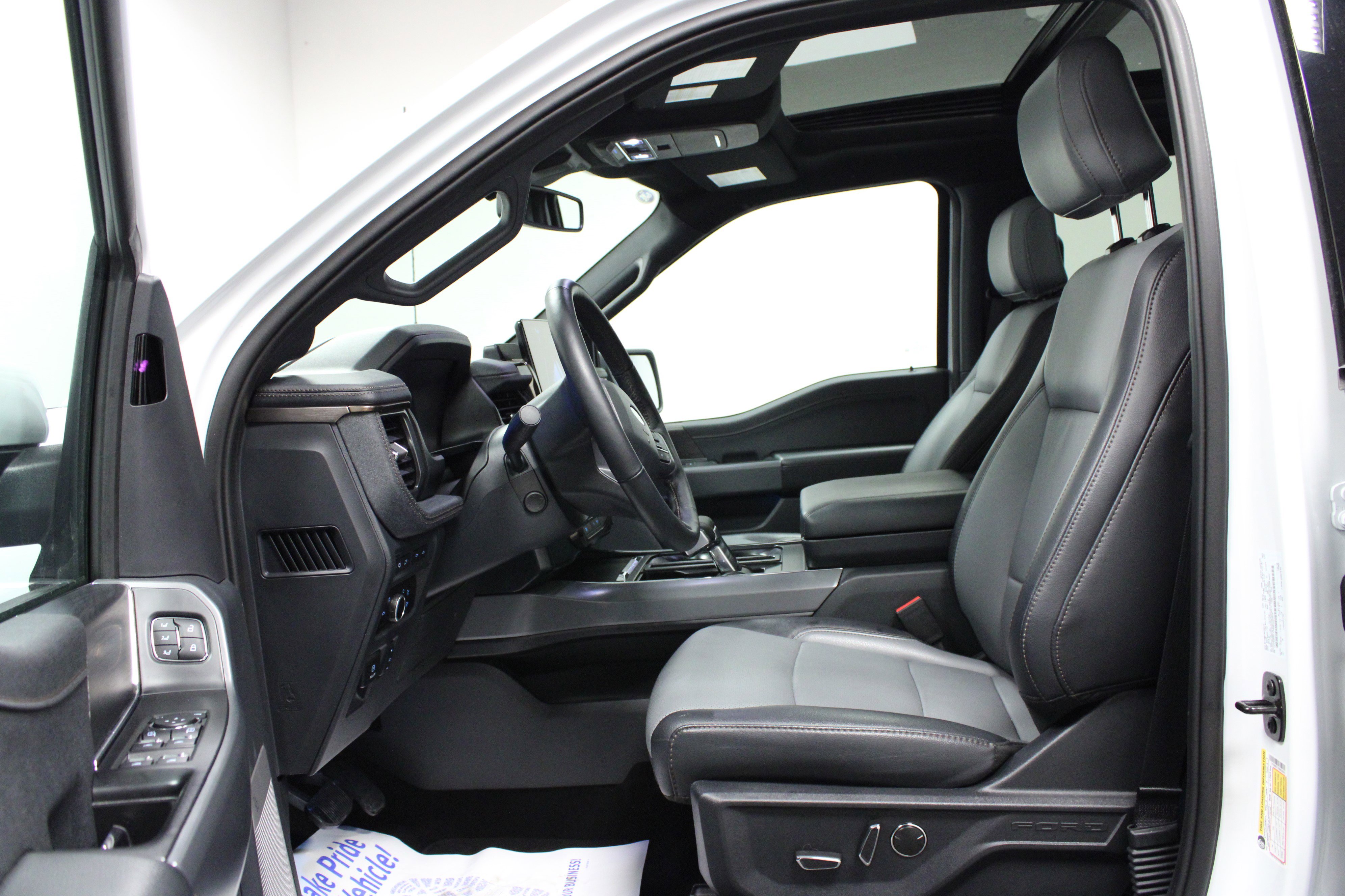 Used 2024 Ford F150 Lightning Lariat image 12