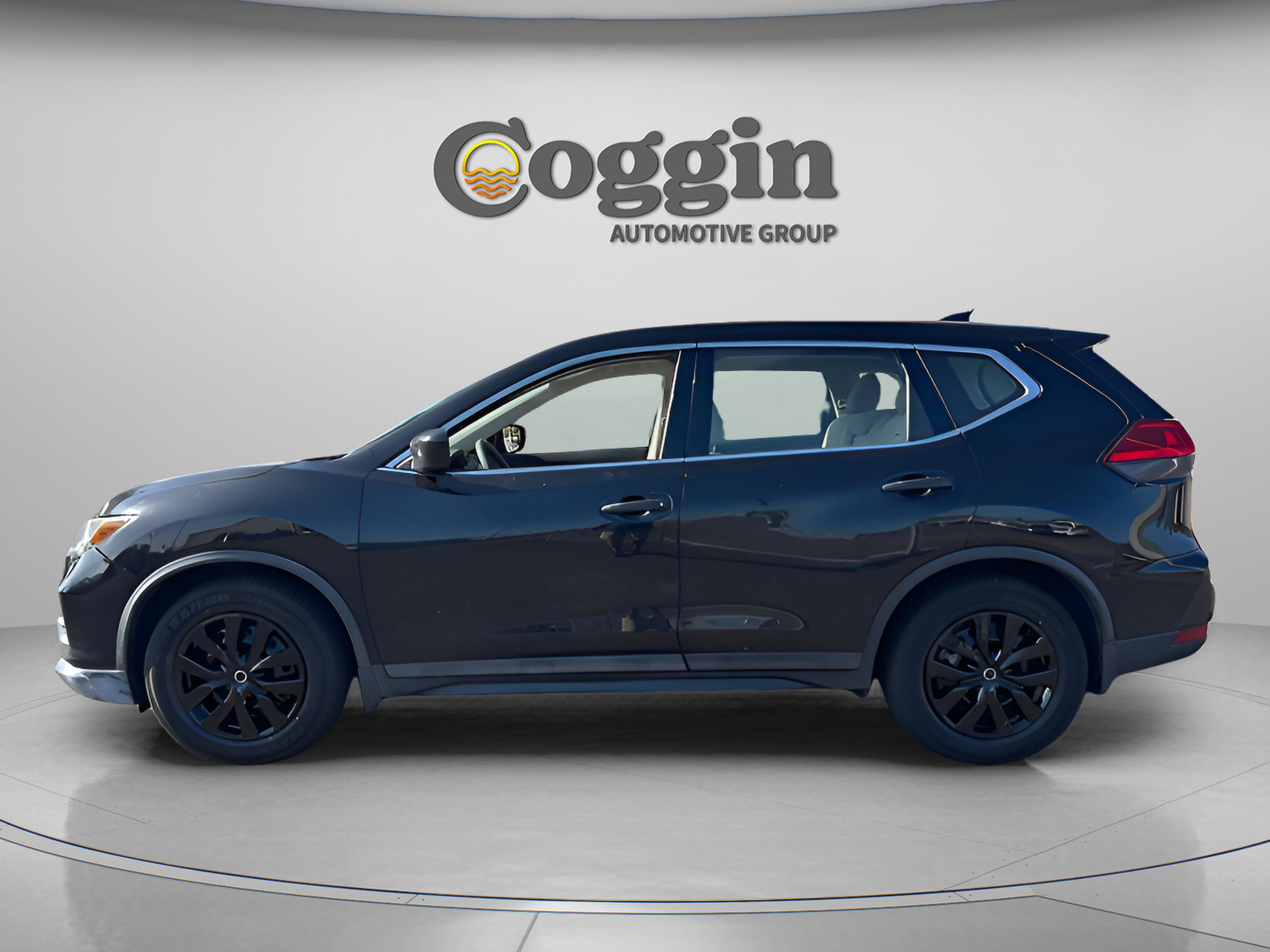 Used 2017 Nissan Rogue S image 2