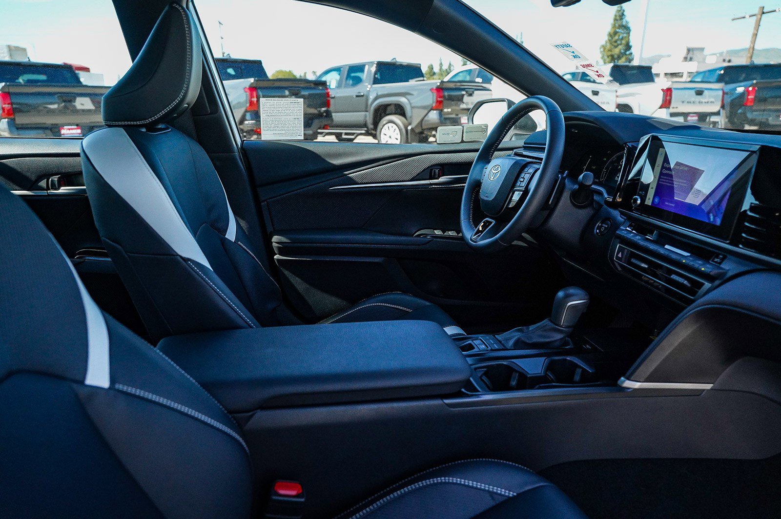 Certified 2025 Toyota Camry SE w/ Convenience Package image 17