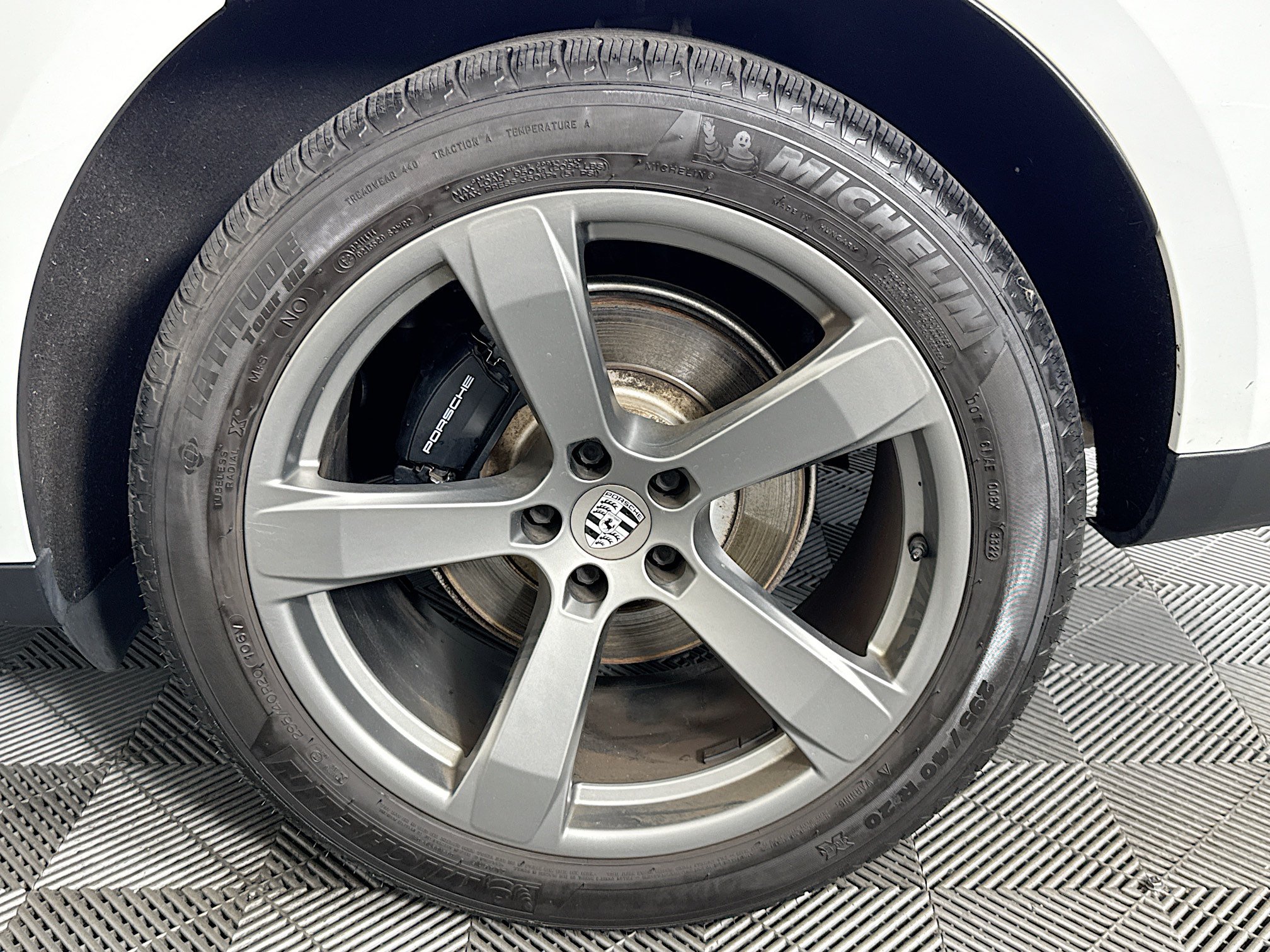 Used 2023 Porsche Macan AWD/4WD image 34