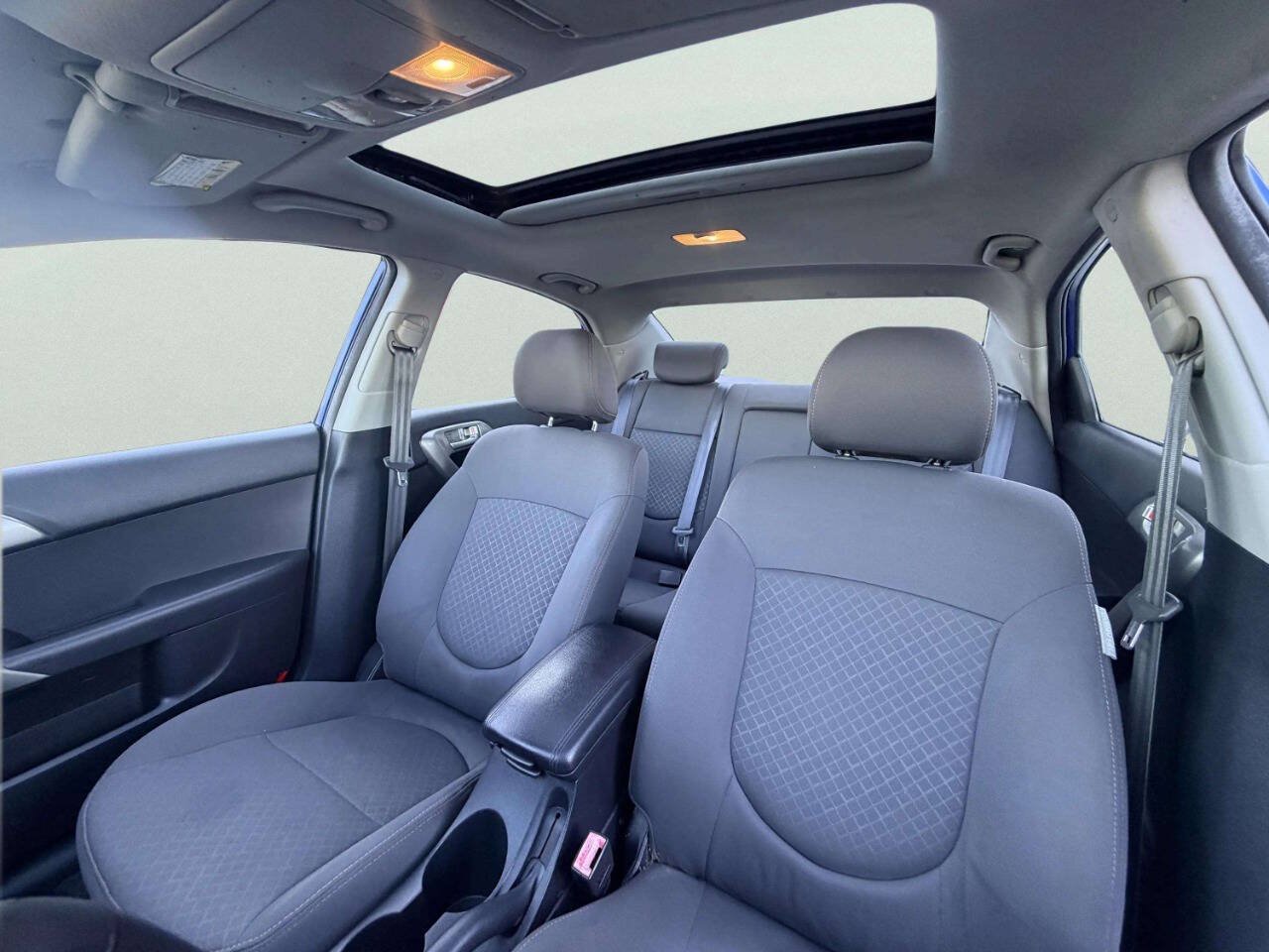 Used 2010 Kia Forte SX FWD image 18