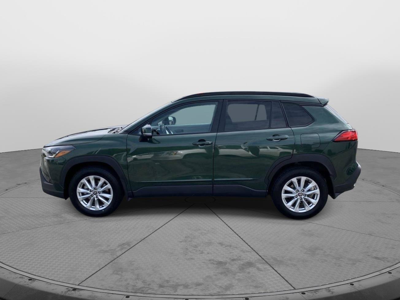 Used 2022 Toyota Corolla Cross LE w/ Moonroof Package AWD/4WD image 6