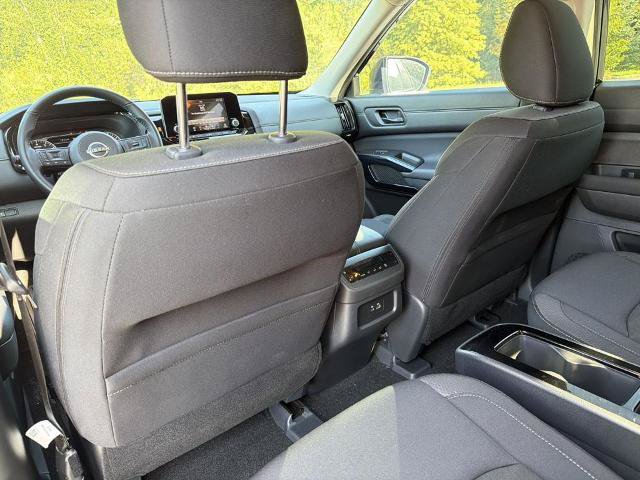 Certified 2025 Nissan Pathfinder SV w/ SV Premium Package FWD image 20