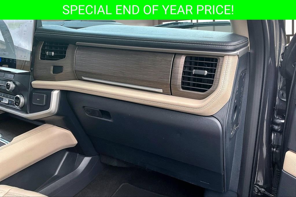 Used 2022 Ford Expedition Limited image 26