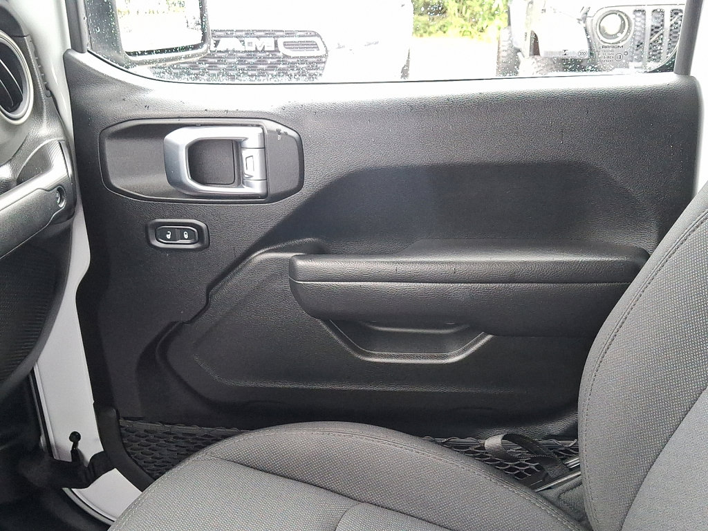 Certified 2022 Jeep Gladiator Willys image 31