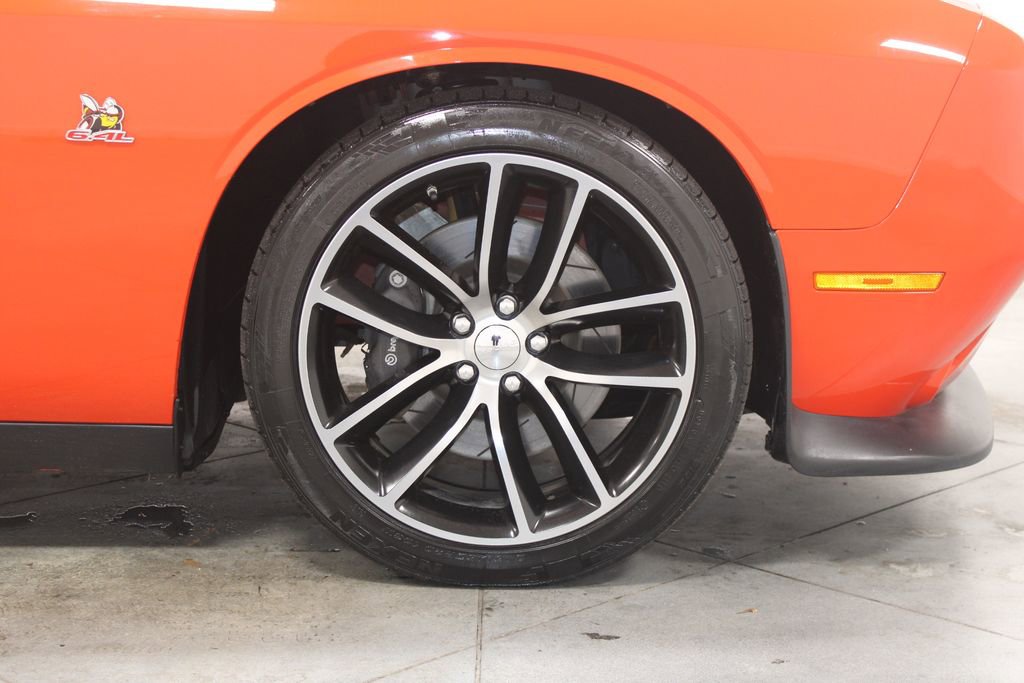 Used 2016 Dodge Challenger R/T Scat Pack w/ Leather Interior Group image 12