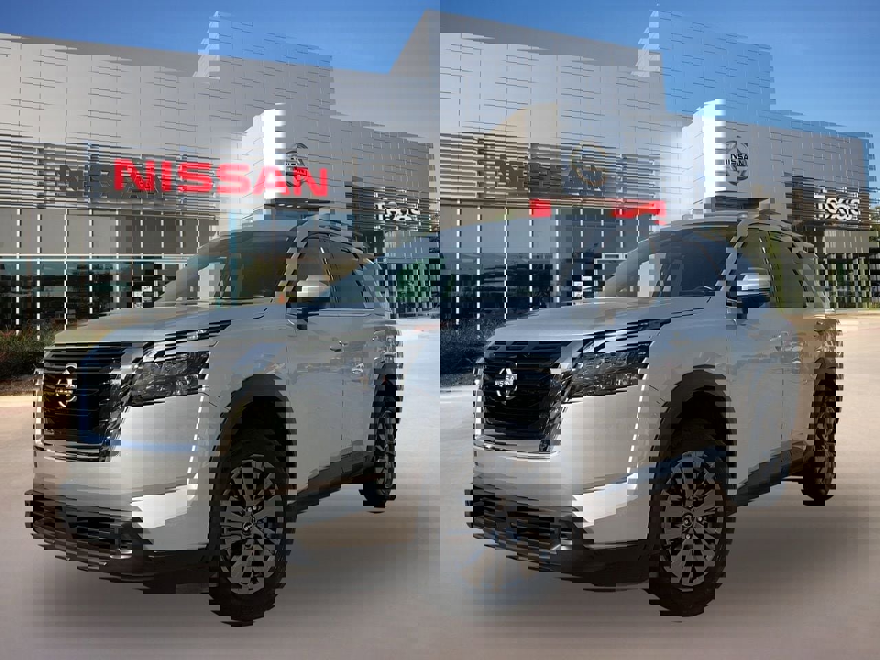 Used 2024 Nissan Pathfinder SV image 3