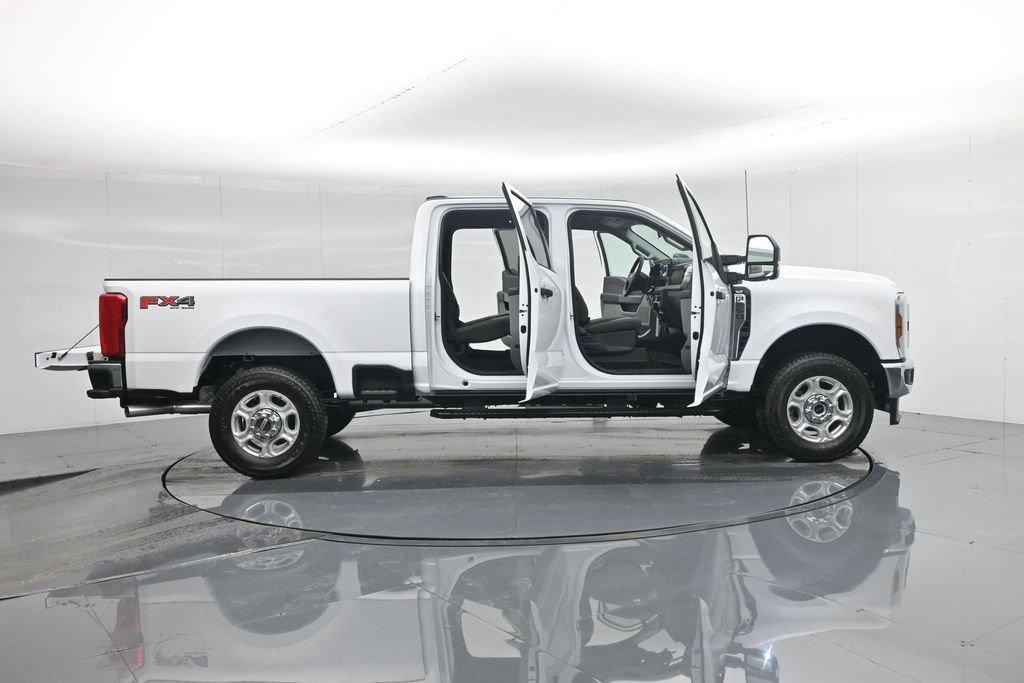 New 2026 Ford F250 XLT w/ FX4 Off-Road Package image 4