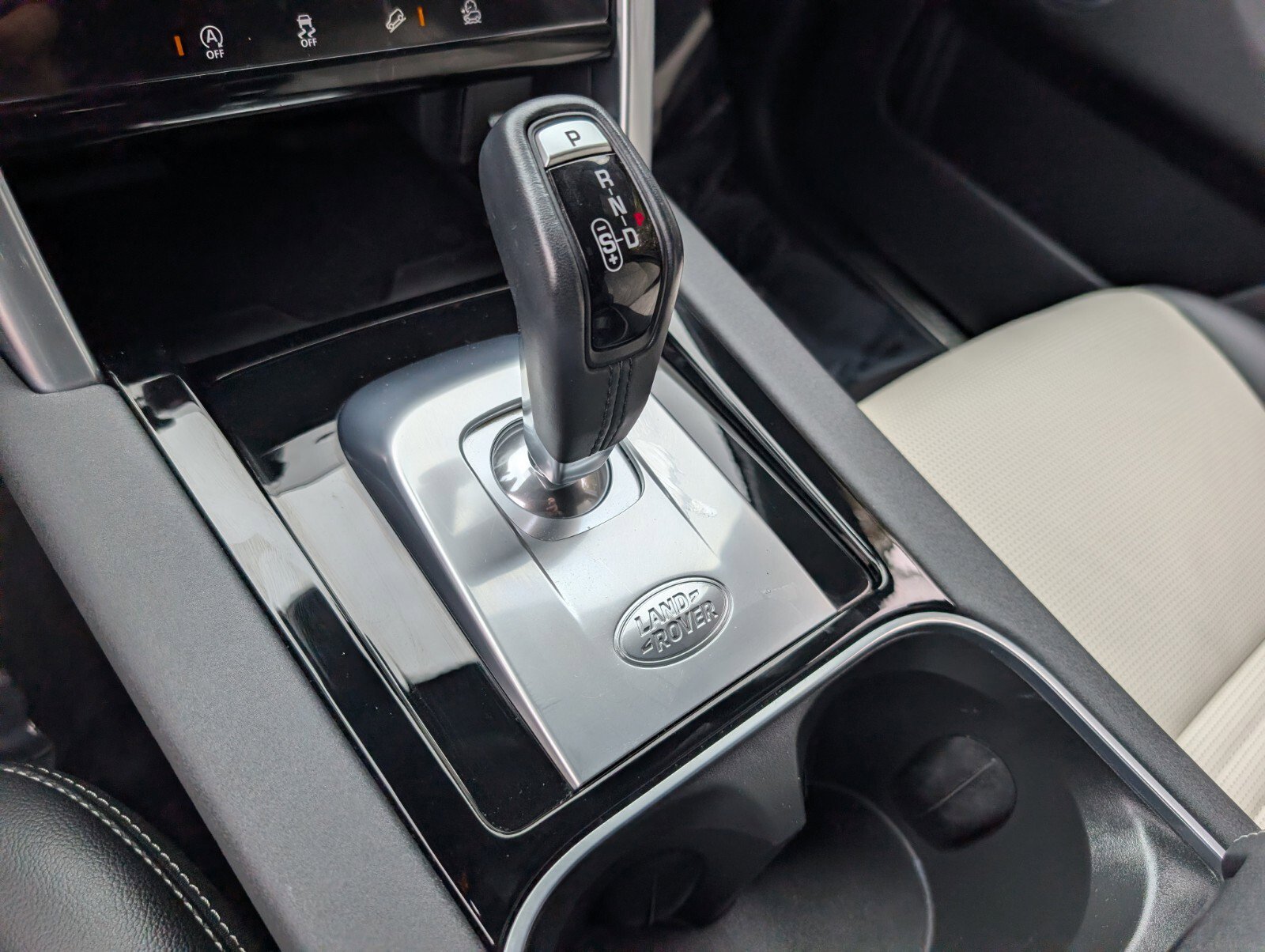 Used 2023 Land Rover Discovery Sport S R-Dynamic image 31