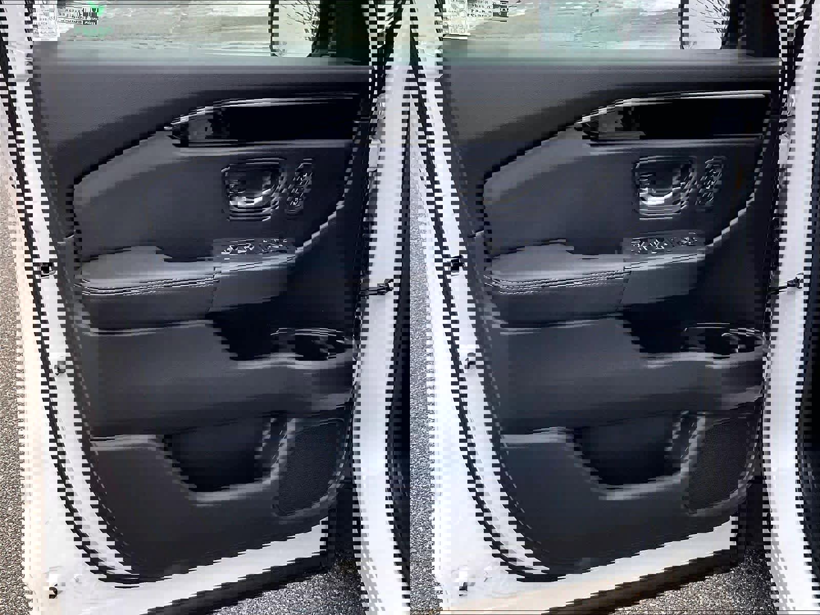 Used 2025 Honda Pilot Touring image 9