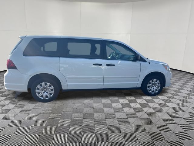 Used 2009 Volkswagen Routan S FWD image 6