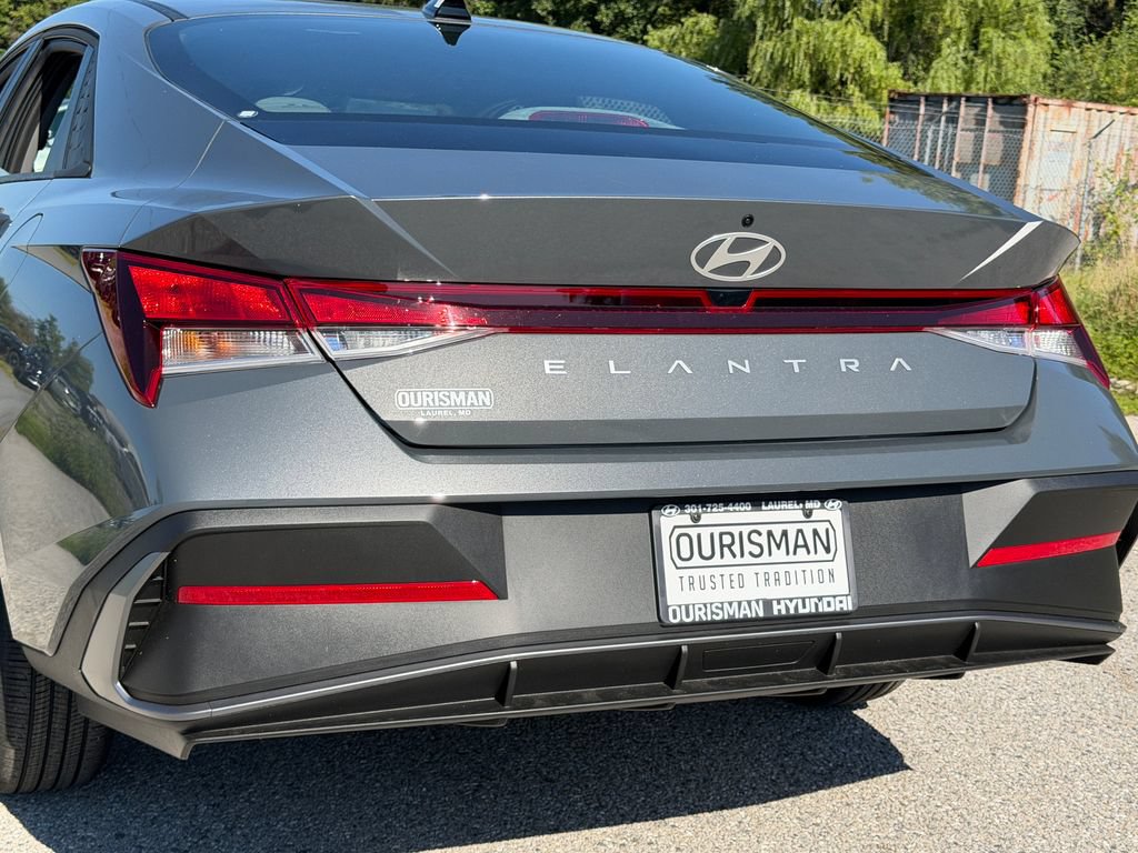 New 2026 Hyundai Elantra SE FWD image 9