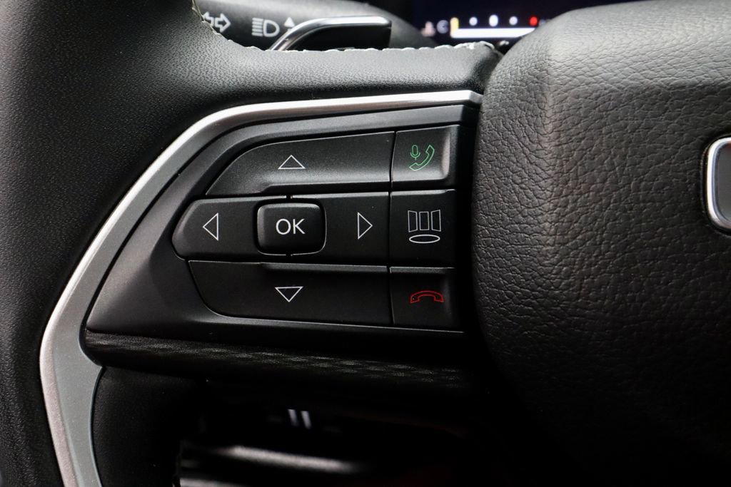 Used 2024 Jeep Grand Cherokee L Laredo w/ Luxury Tech Group I image 29