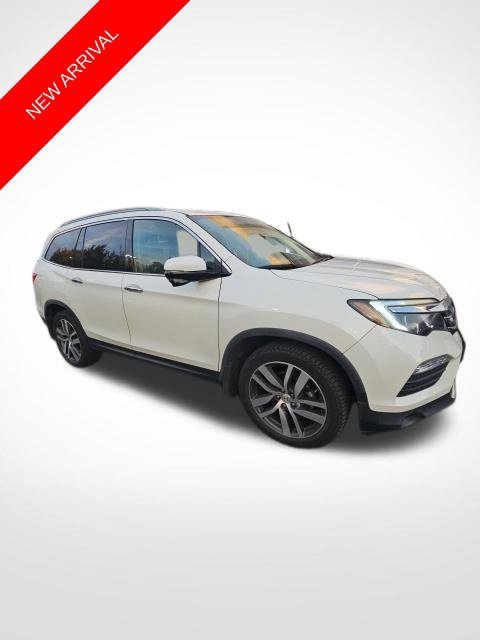 Used 2017 Honda Pilot Touring image 1