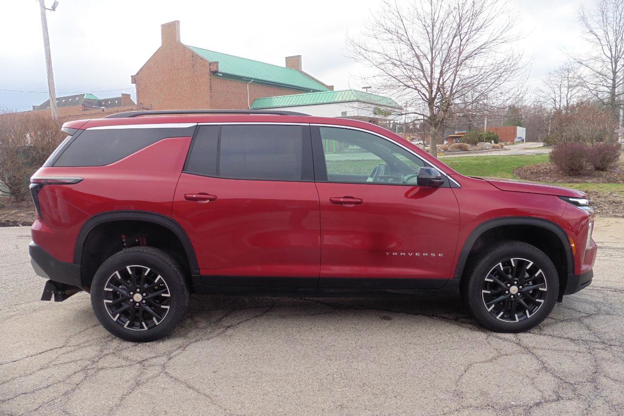 Used 2025 Chevrolet Traverse LT w/ Sun and Wheel Package image 28