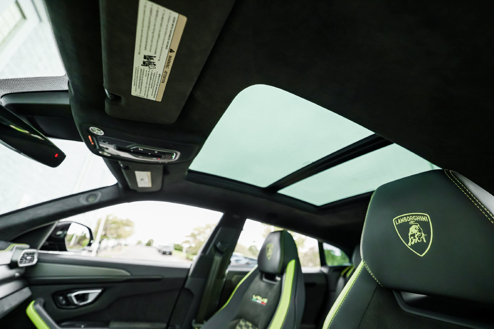 Used 2022 Lamborghini Urus AWD/4WD image 26