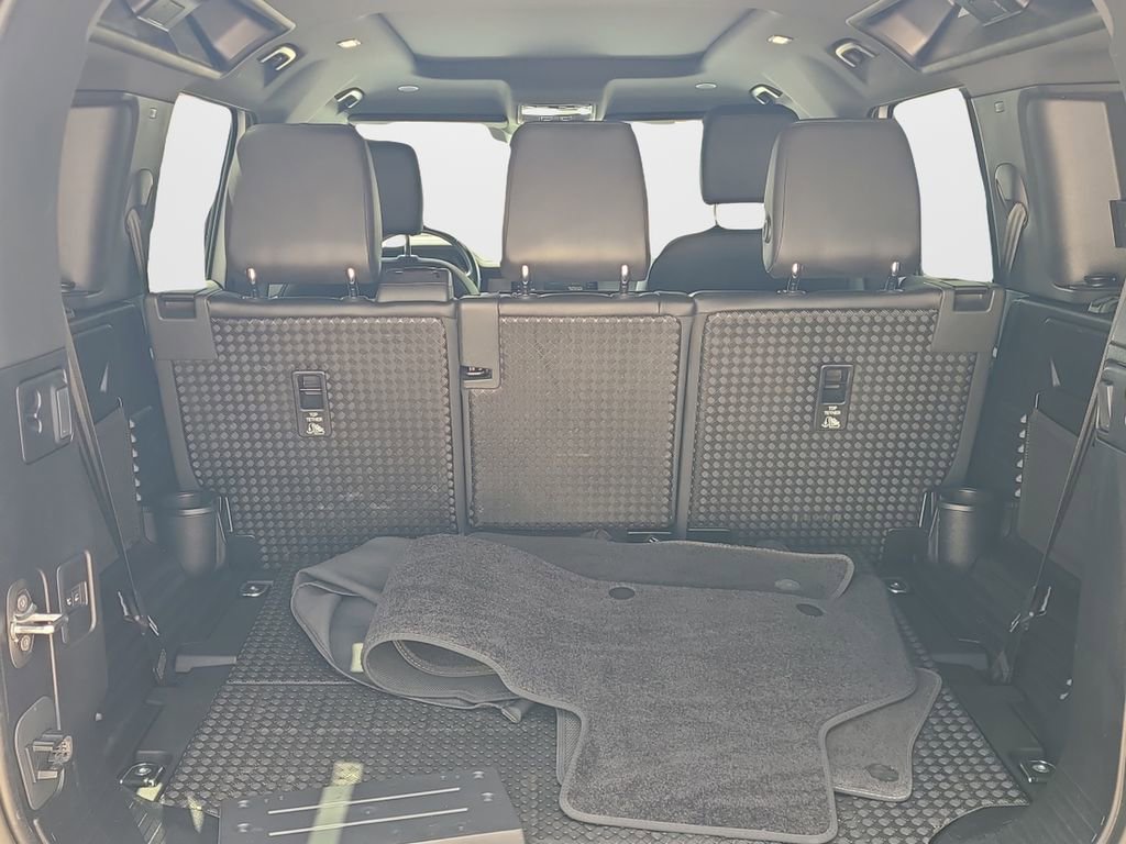 Used 2023 Land Rover Defender 110 X-Dynamic SE image 9