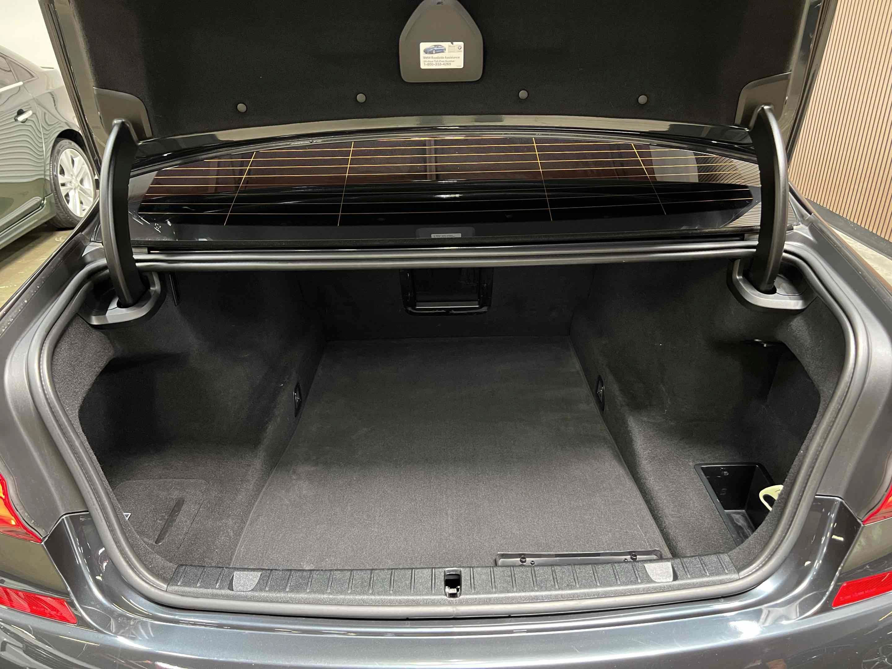 Used 2018 BMW 750i RWD image 77