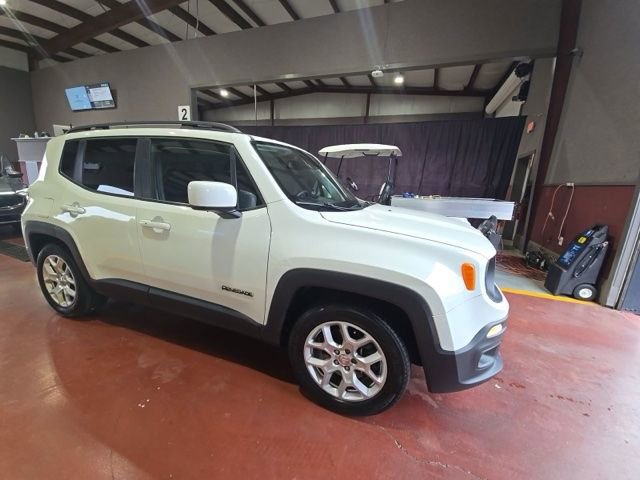 Used 2018 Jeep Renegade Latitude w/ Popular Equipment Group FWD image 2