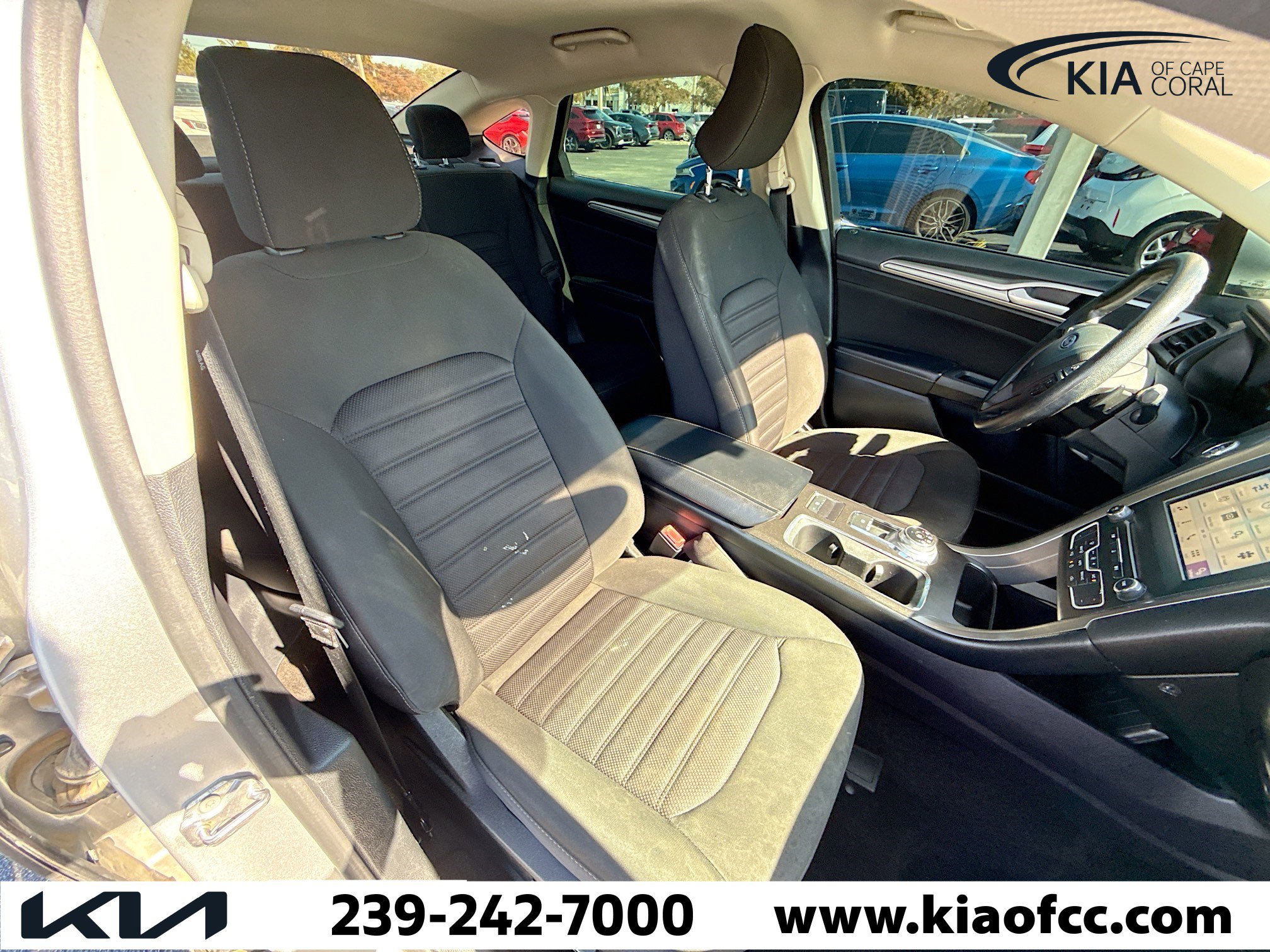 Used 2018 Ford Fusion SE w/ Fusion SE Technology Package image 14