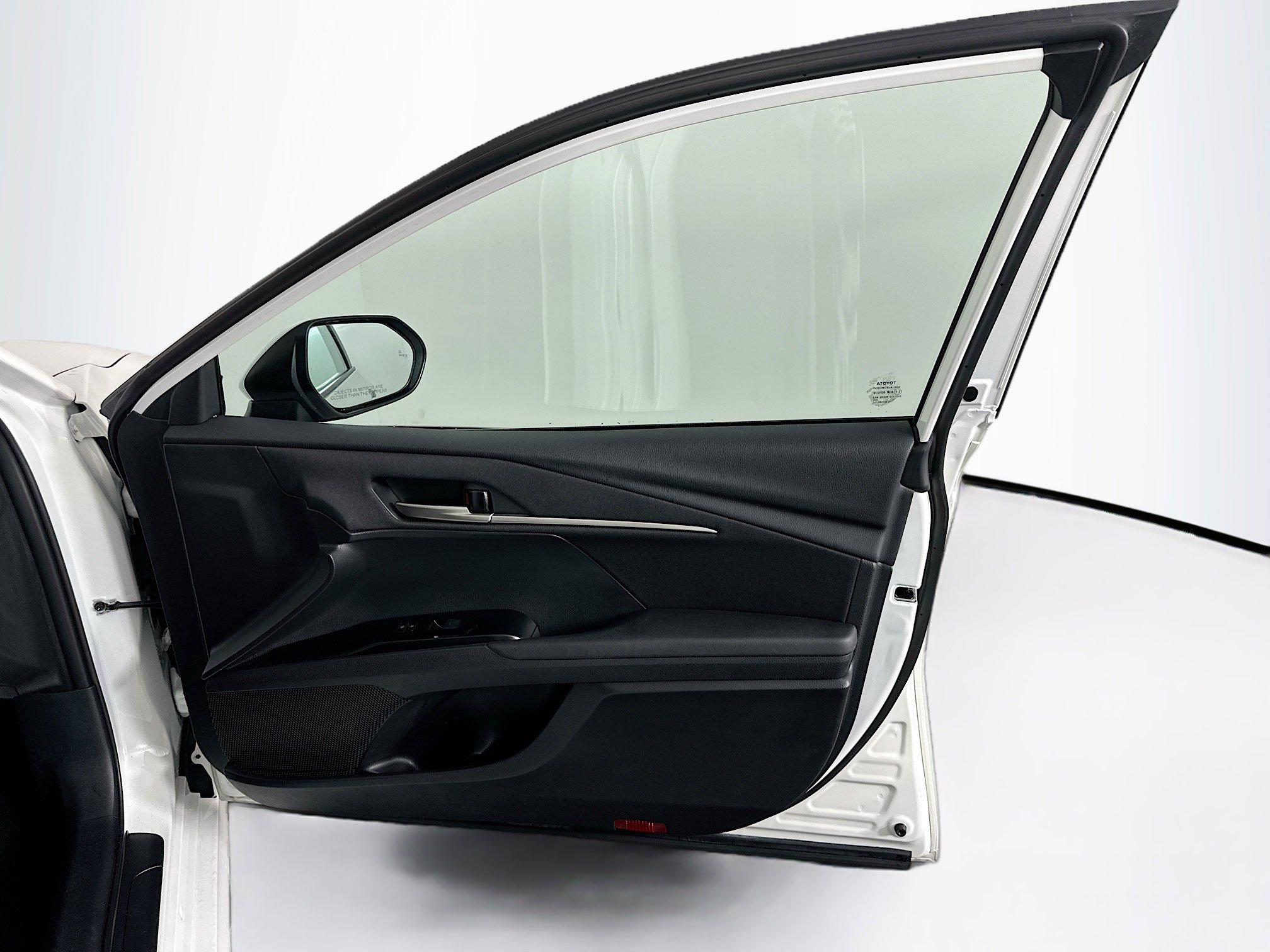 Used 2025 Toyota Camry LE image 32