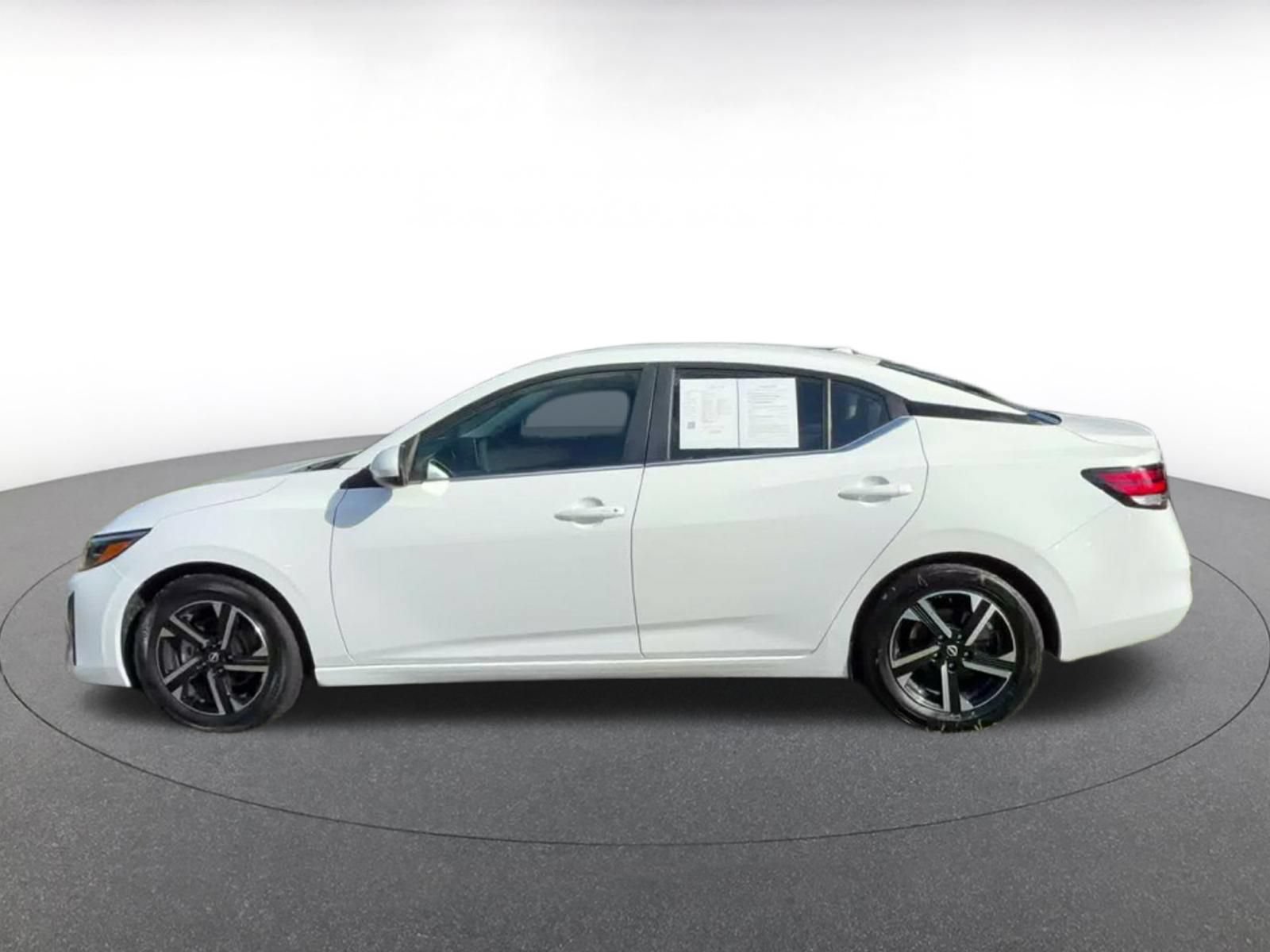 Used 2025 Nissan Sentra SV FWD image 8