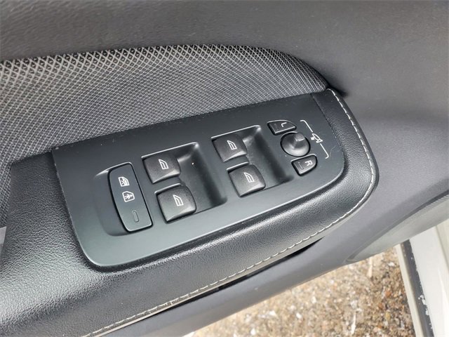 Used 2021 Volvo S60 T5 R-Design image 12