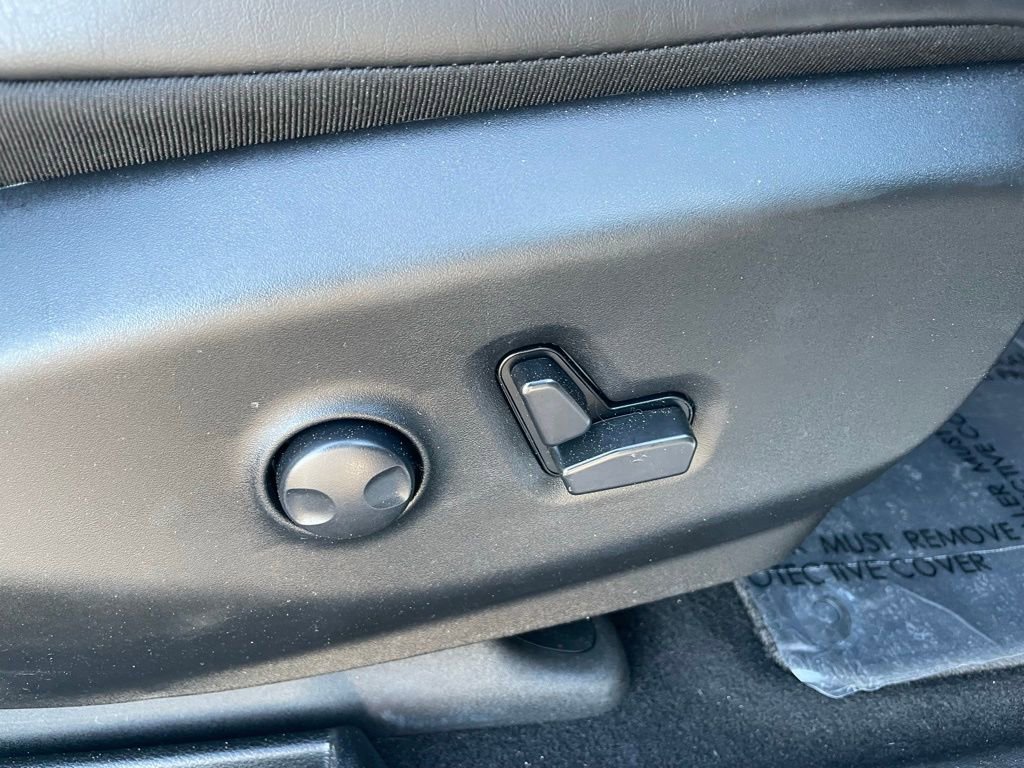 Used 2025 Chrysler Pacifica Limited image 58