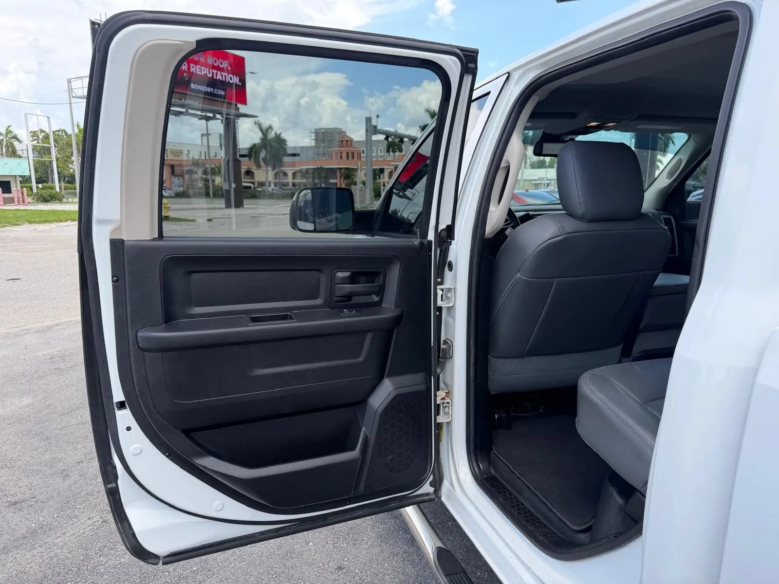 Used 2014 RAM 2500 Tradesman w/ Chrome Appearance Group AWD/4WD image 23