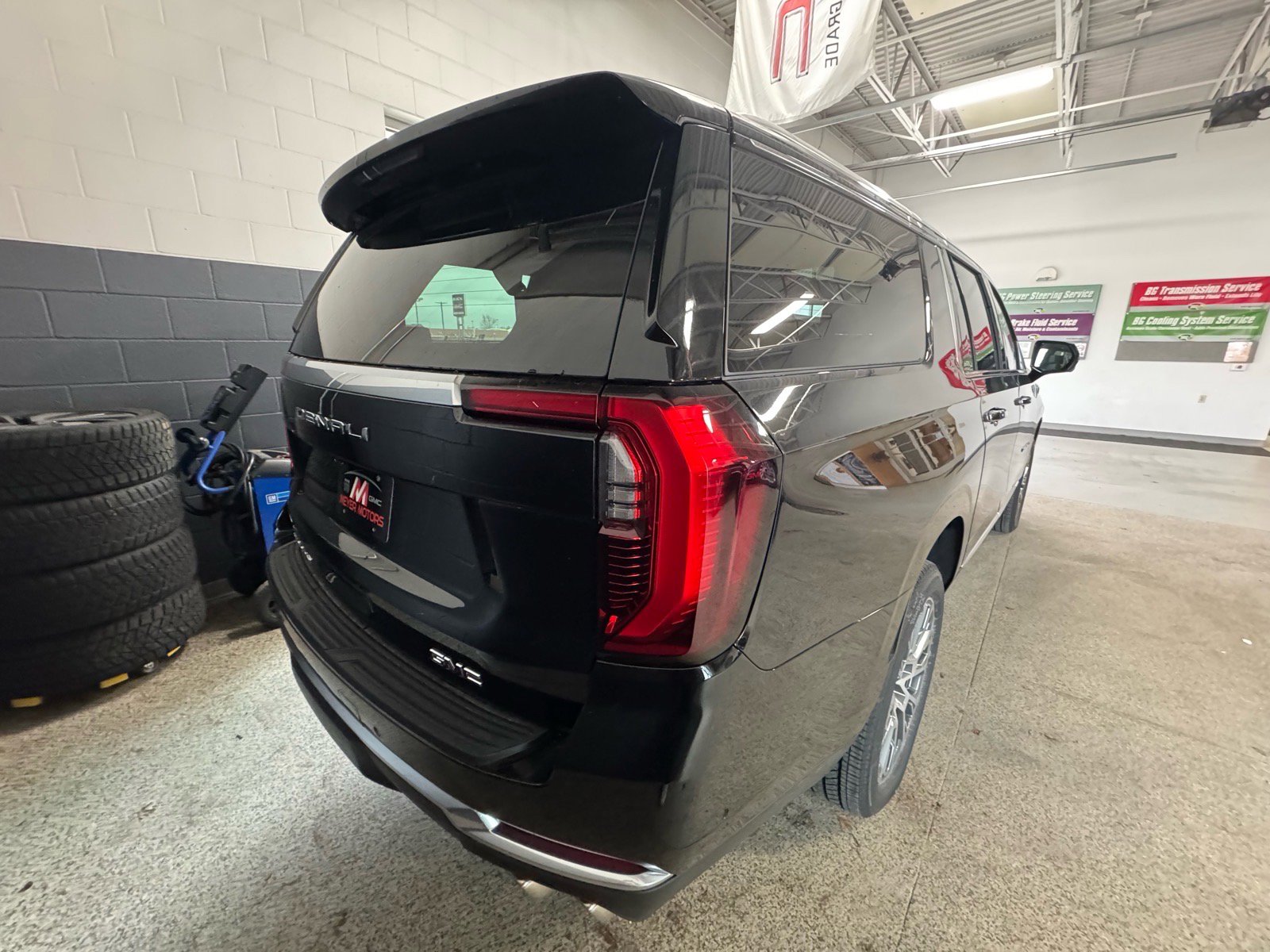 New 2026 GMC Yukon XL Denali w/ Denali Reserve Package image 5